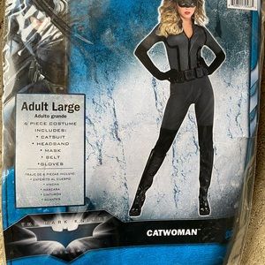 Super cute cat woman costume!